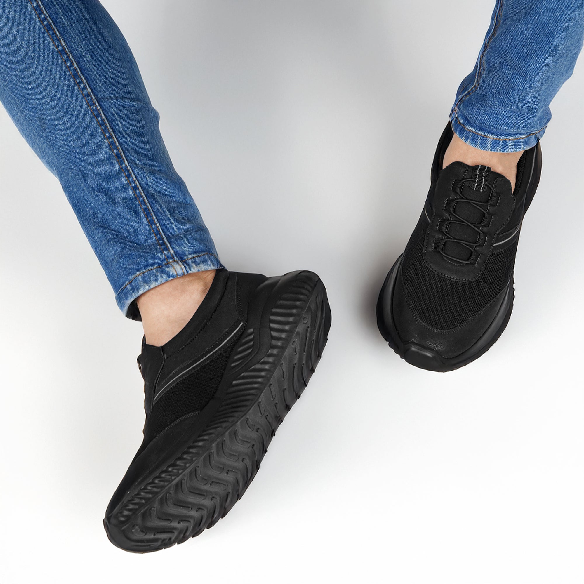 Classic Black Slip-On Sneakers RS02